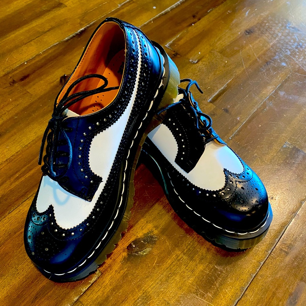Dr. Martens black n white brogues/wingtip